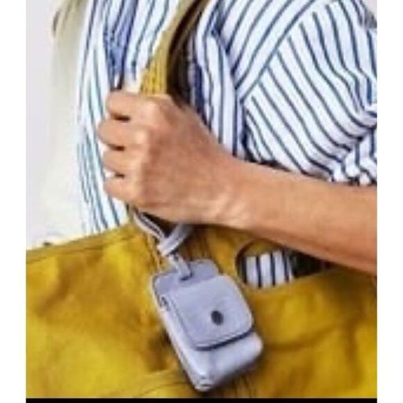 New Free People Street Sounds Pod Clip bag - Picture 3 of 10